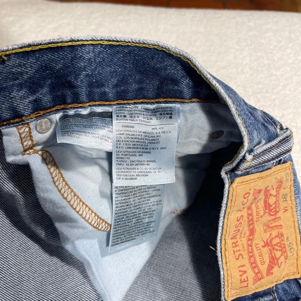 Levi Jeans Men's W38 L32 Straight Leg Comfort Inseam Measures 30